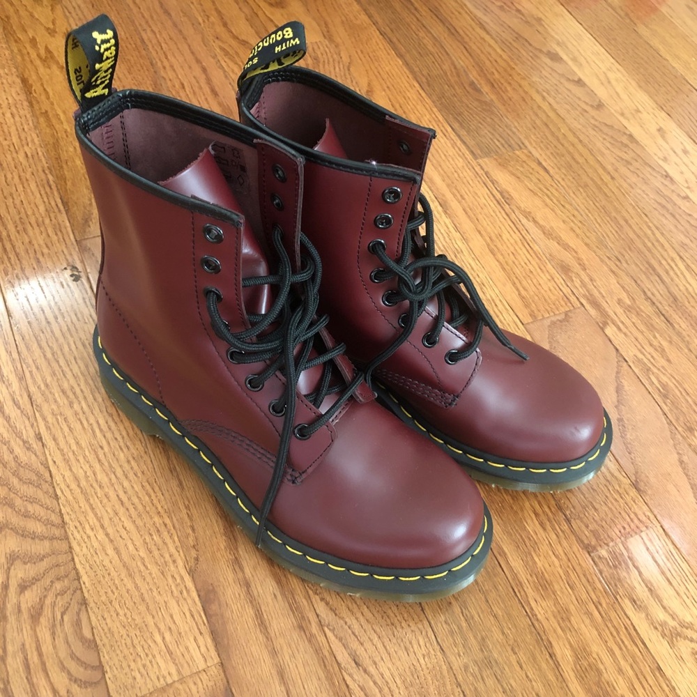 Dr. Martens Women US 8 Like New